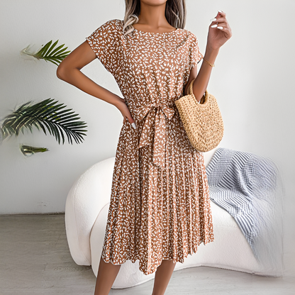 Lyka - Modisches Sommerkleid mit kurzen Ärmeln für Damen
