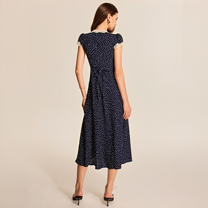 Janette - Modernes Kleid mit Spitzen-Details