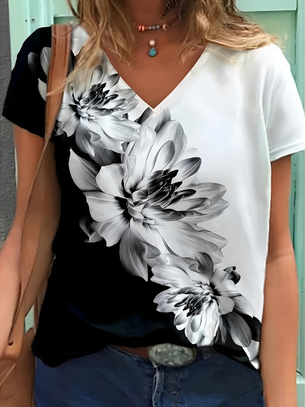 Niki - Elegantes Damenoberteil mit Blumendesign