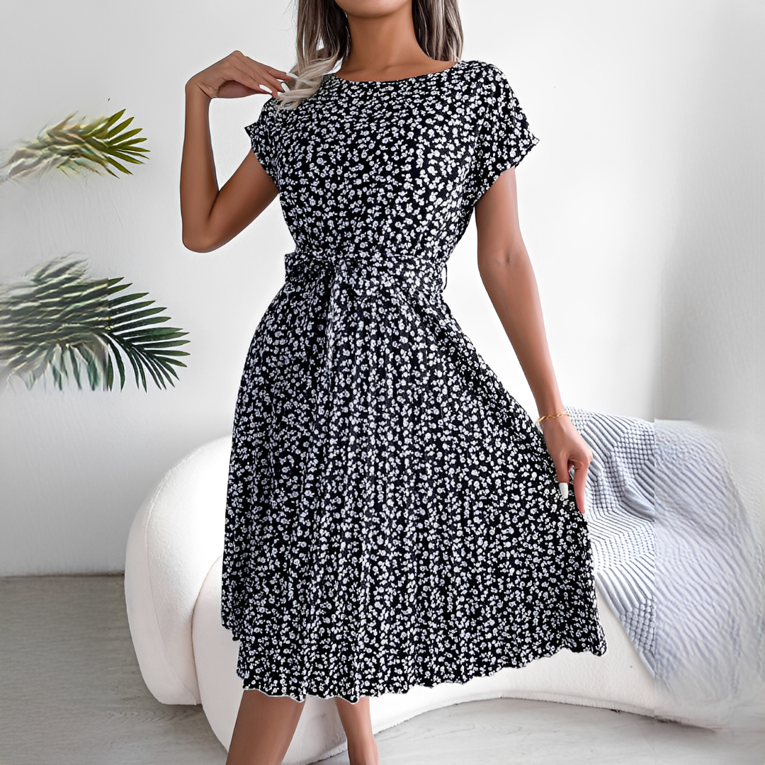 Lyka - Modisches Sommerkleid mit kurzen Ärmeln für Damen
