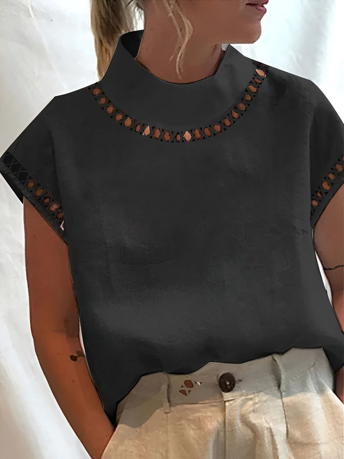 Nannie - Stilvolles Top mit Damen-Ausschnitt