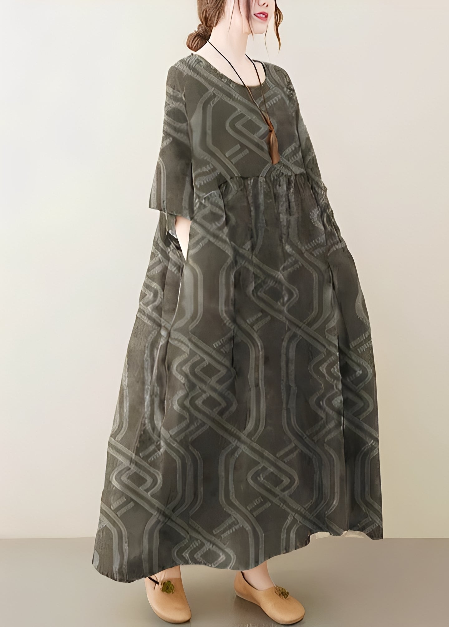 Mariam - Elegantes, locker geschnittenes Damenkleid mit weitem Saum